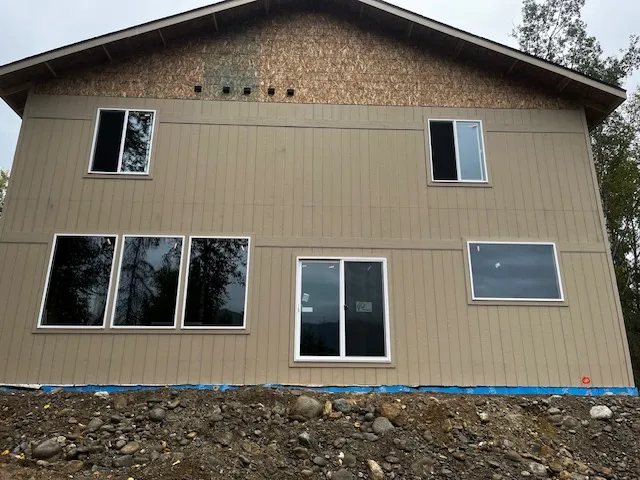 Finished two-tone siding on a Sun Valley Construction residential exterior